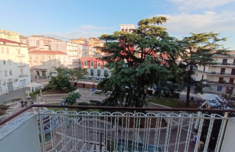 Appartamento in Piazza piano medio Fabbricato Signorile