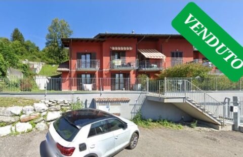 Soluzione semi indipendente con box e giardino