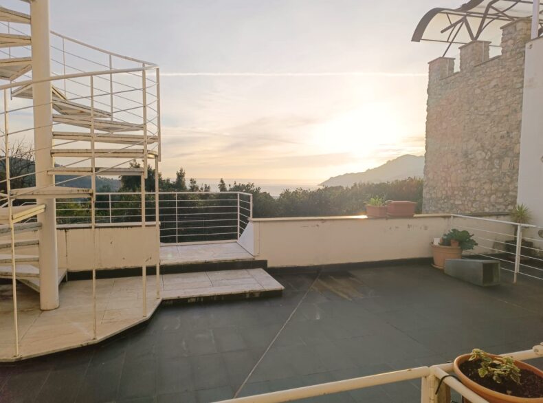 Trilocale vista mare