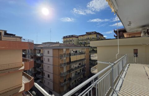 Appartamento in zona semicentrale