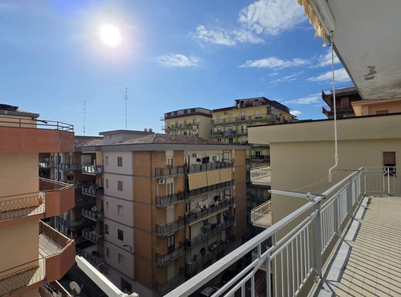 Appartamento in zona semicentrale